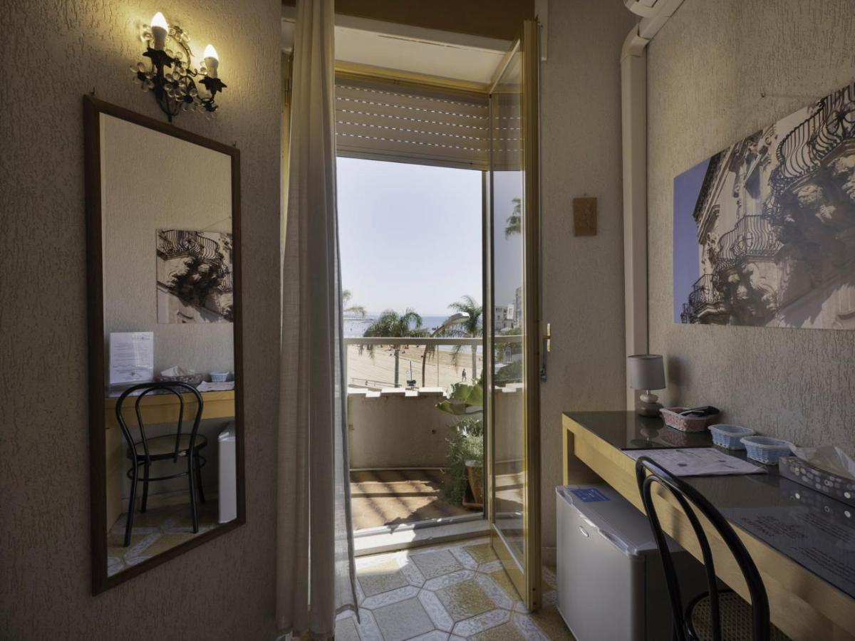 L'Onda Bed and Breakfast Marina di Ragusa Exteriör bild
